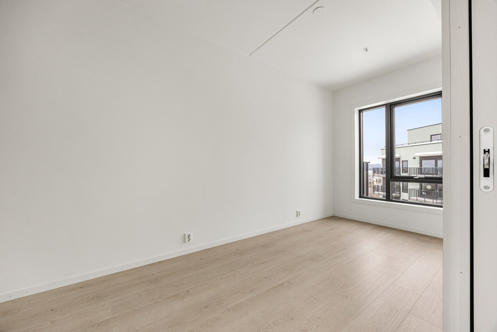 Soverommet er av god størrelse med plass til dobbeltseng og garderobeløsning. Galleribilde