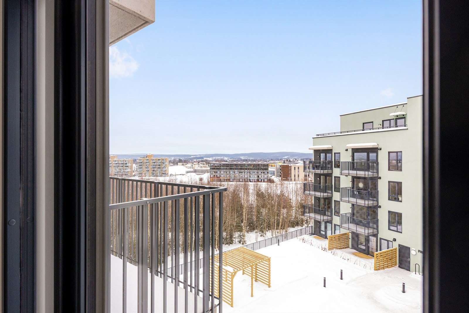 Herfra har du utsikt mot de rullende Romeriksåsene i horisonten. Galleribilde