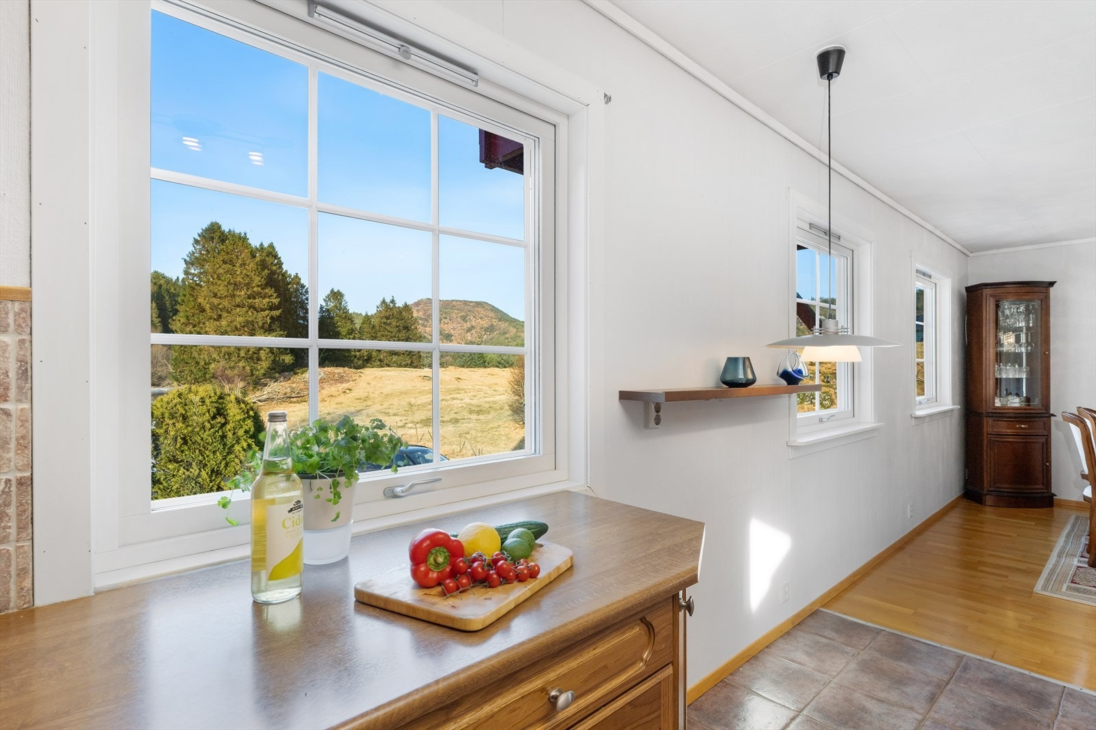 Fra kjøkken har du flott landlig utsikt mot Gaupåsvatnet. Galleribilde