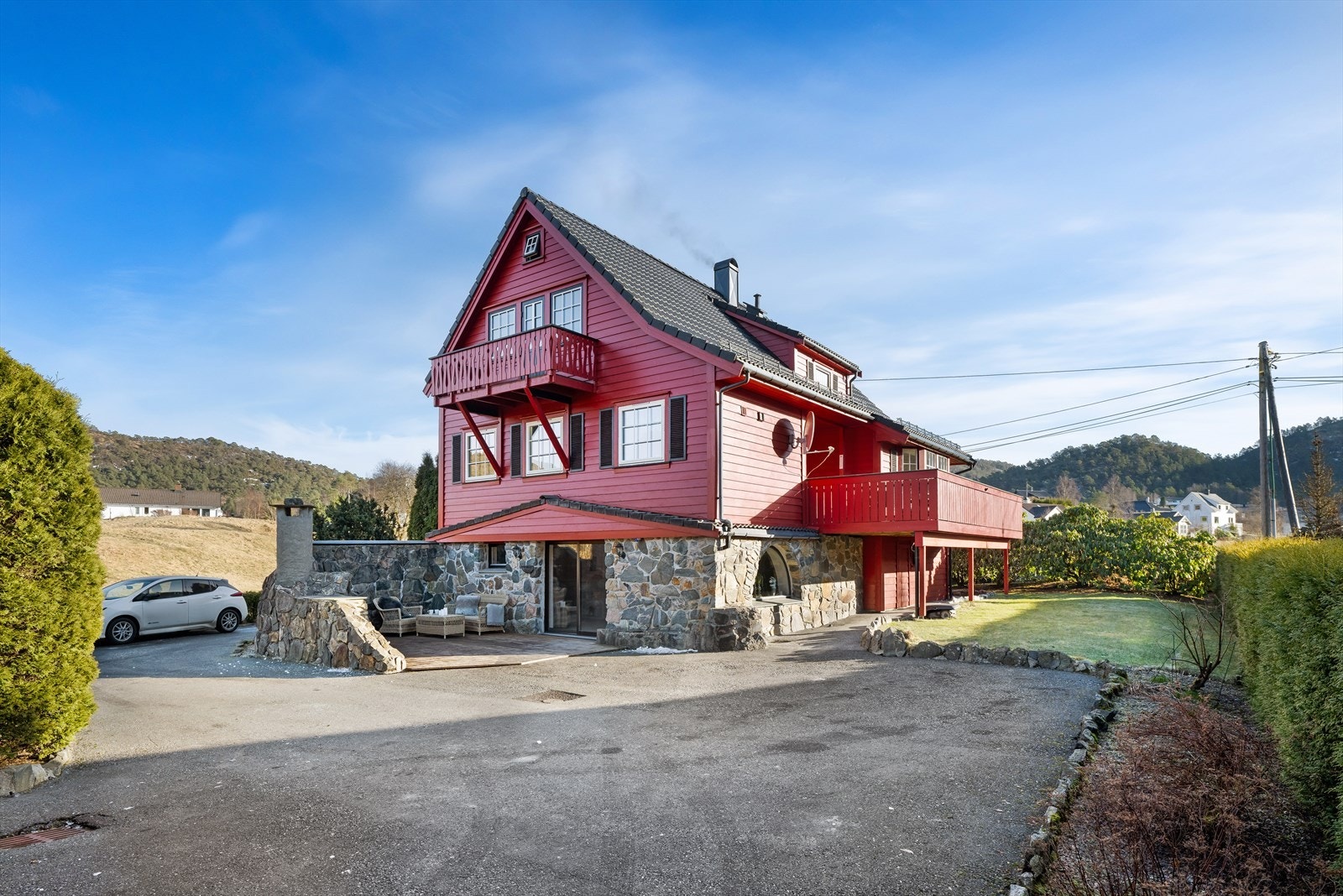 Velkommen til Gaupåsvegen 141! Flott eiendom med nydelig beliggenhet på Gaupås- rett ved Gaupåsvatnet! Boligen er presentert av Eiendomsmegler1 v/Roberto Solberg. Galleribilde