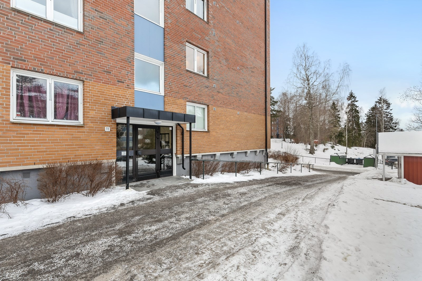 Bygningen har fasader forblendet med teglstein. Parkering i borettslaget tildeles etter venteliste Galleribilde