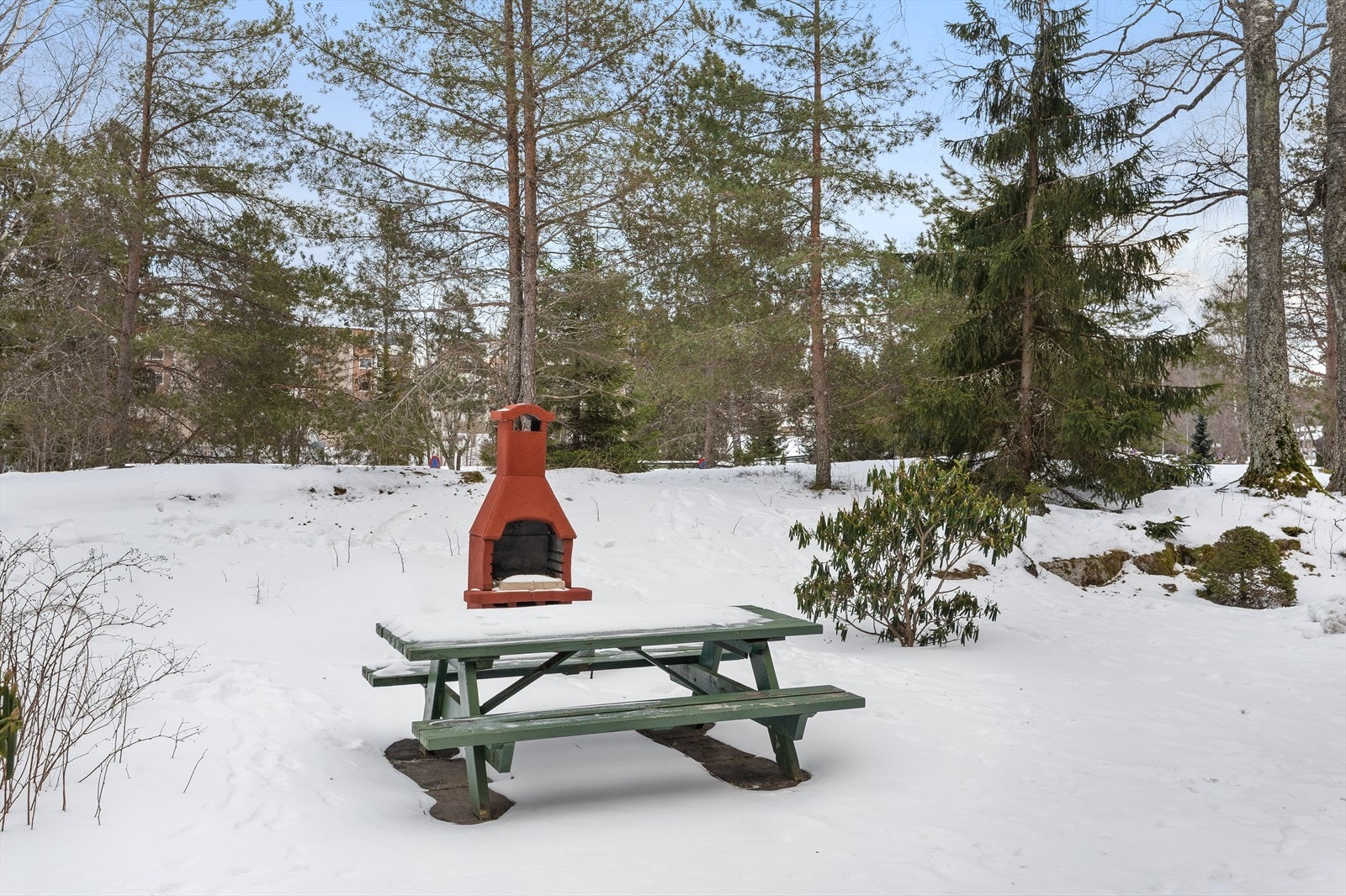 Borettslaget har hyggelige fellesområder med blant annet grill, sittegrupper og sykkelbod Galleribilde