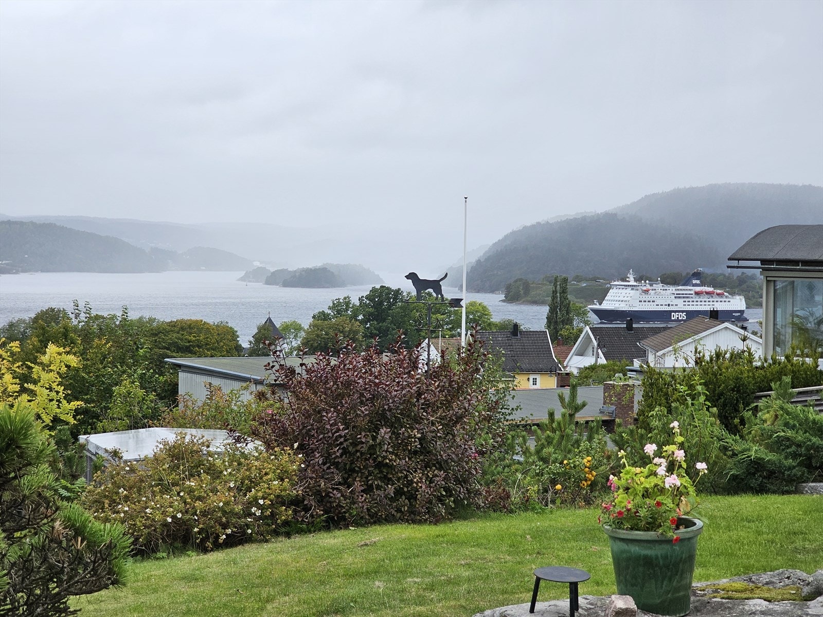 Selgers private bilder- dagstemning på en grå og stille dag Galleribilde