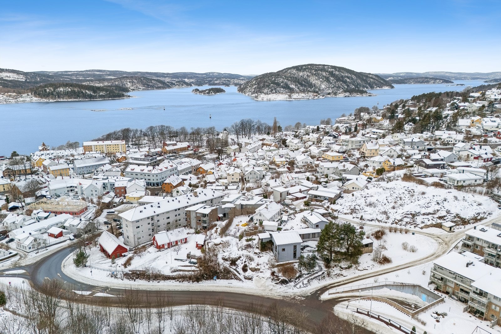 Eiendommen er beliggende i et veletablert og familievennlig boligområde, like utenfor Drøbak sentrum Galleribilde