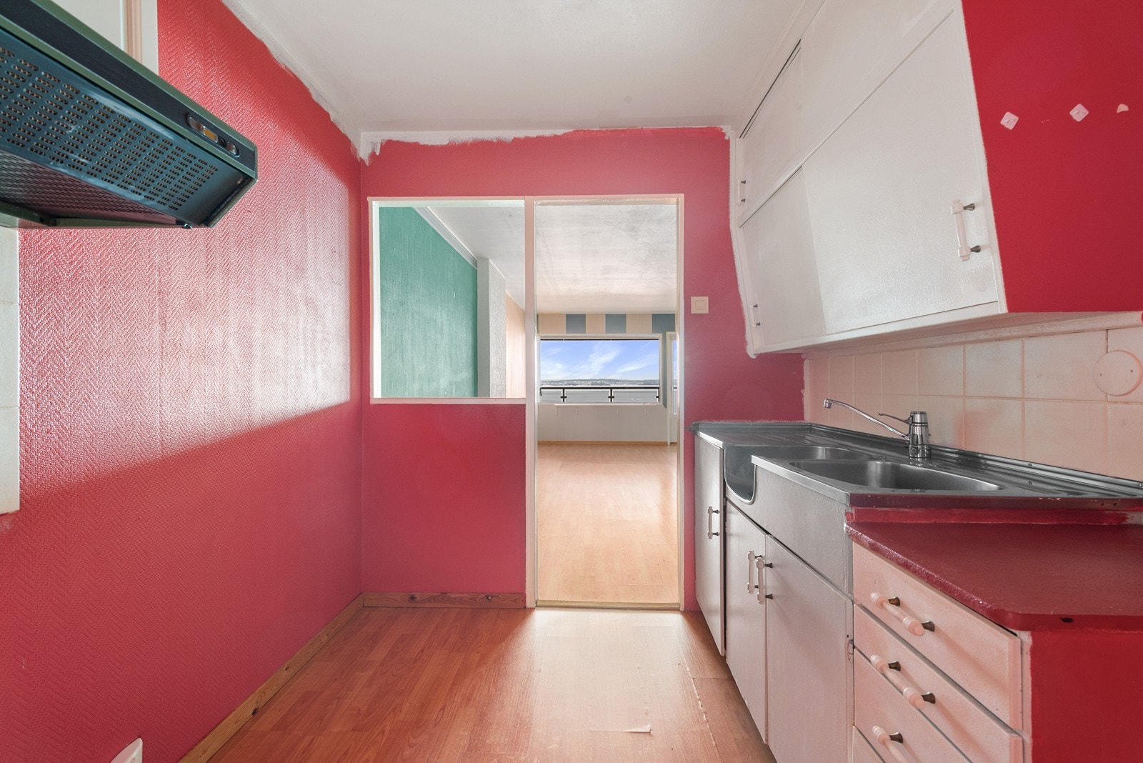 Kjøkkenet ligger i adskilt rom i tilknytning til stuen. Galleribilde