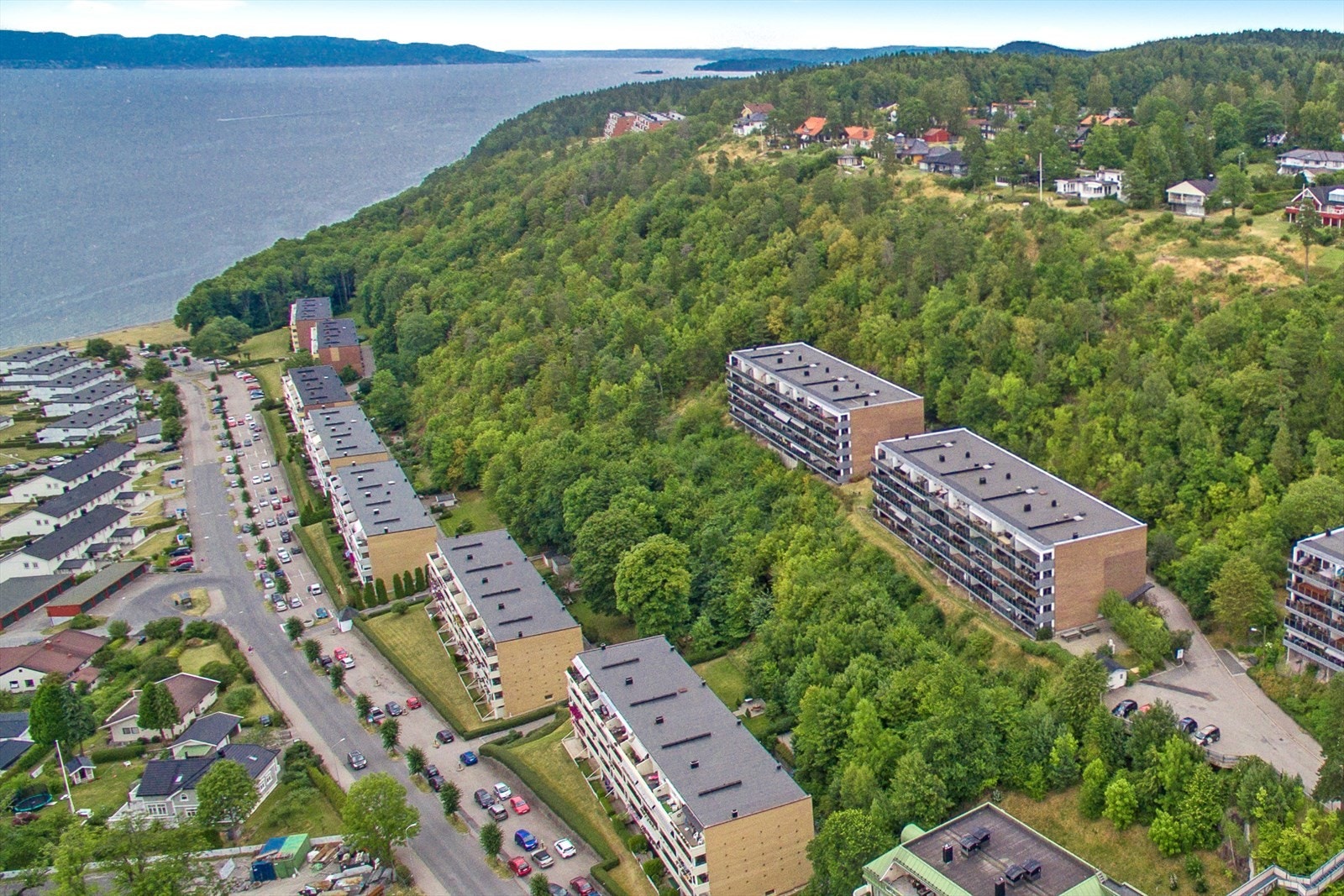 Idyllisk beliggenhet i grønne omgivelser på toppen av populære Refsnes på Jeløya. Galleribilde