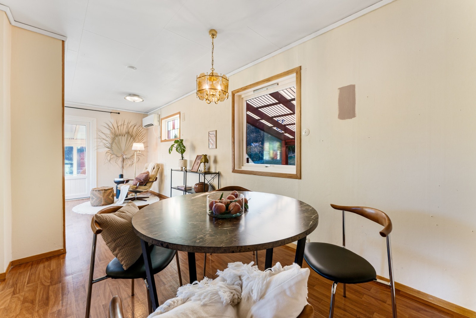 Fra stue og spisestue er det også direkte adkomst til terrassen Galleribilde