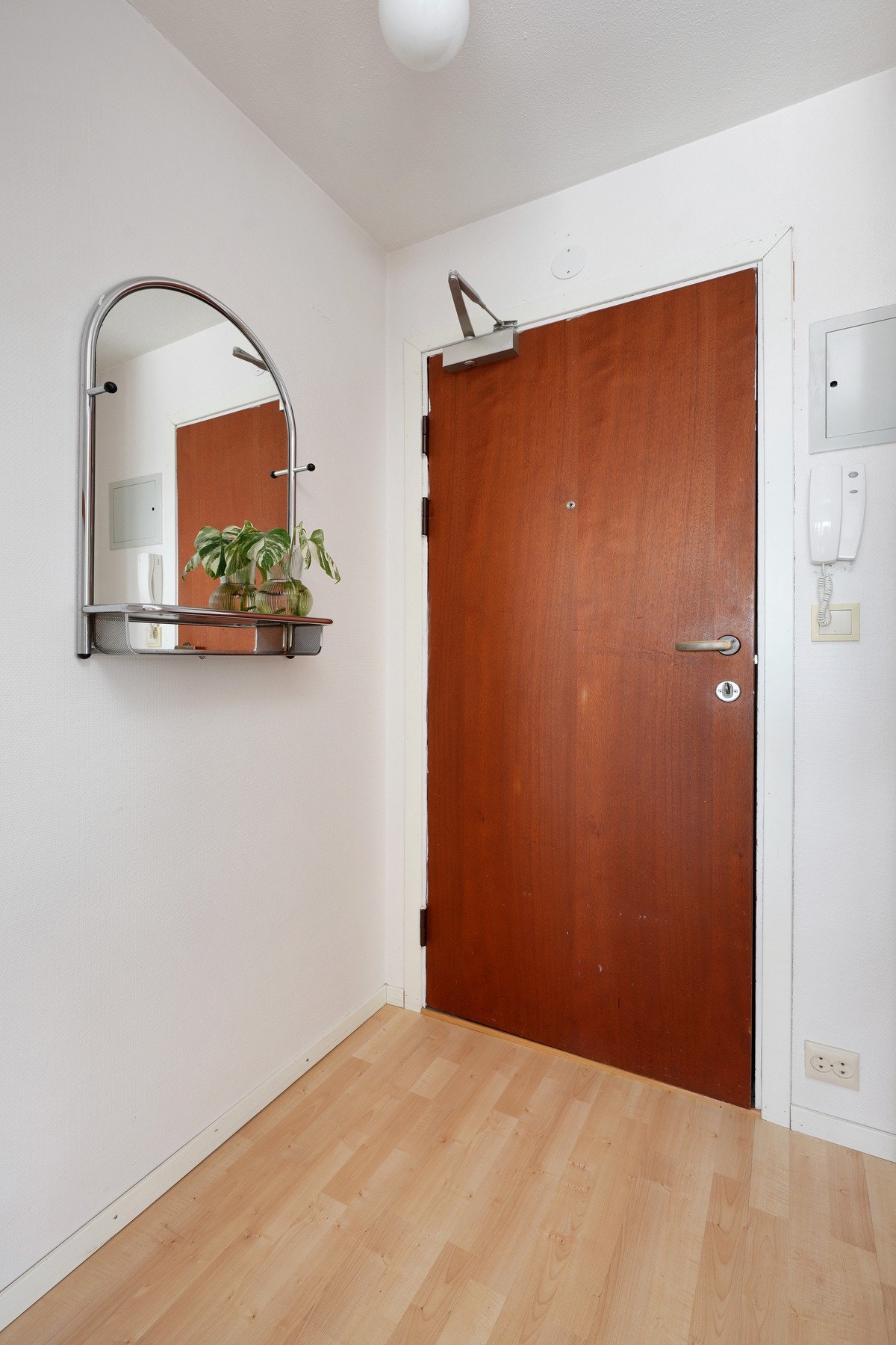 Det er heis i bygget med porttelefon. Galleribilde