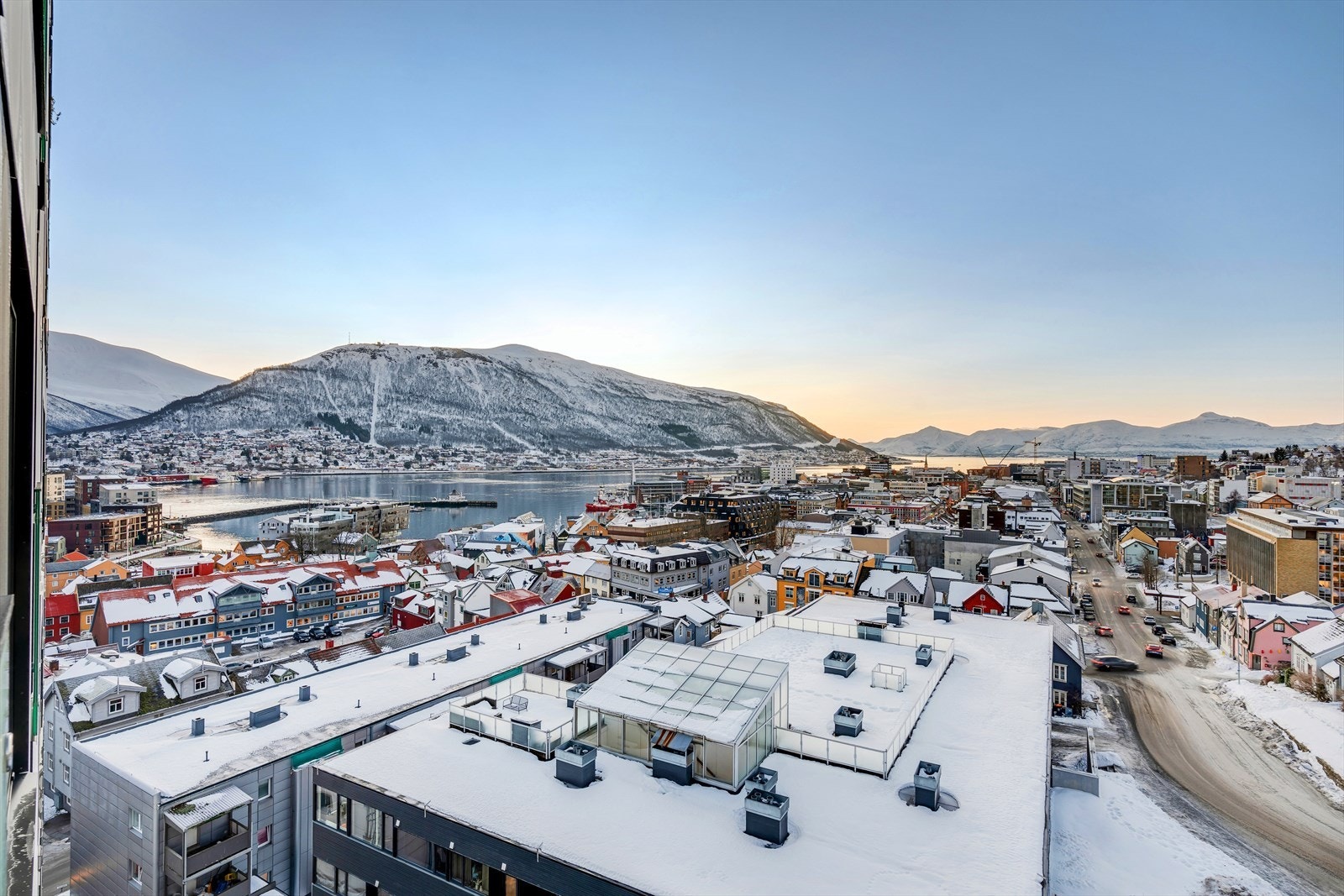 Sjekk den utsikten mot sentrumskjernen og Tromsdalen/ fastlandet! Galleribilde