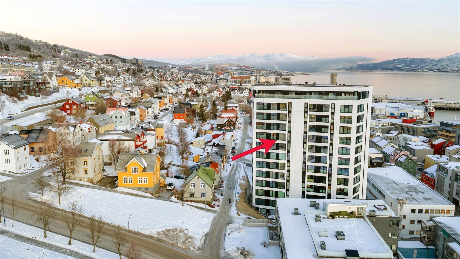 Midt i sentrum finner du signaturbygget Solseilet- med kort avstand til alt av byens rekreasjonsmuligheter og tilbud. Galleribilde