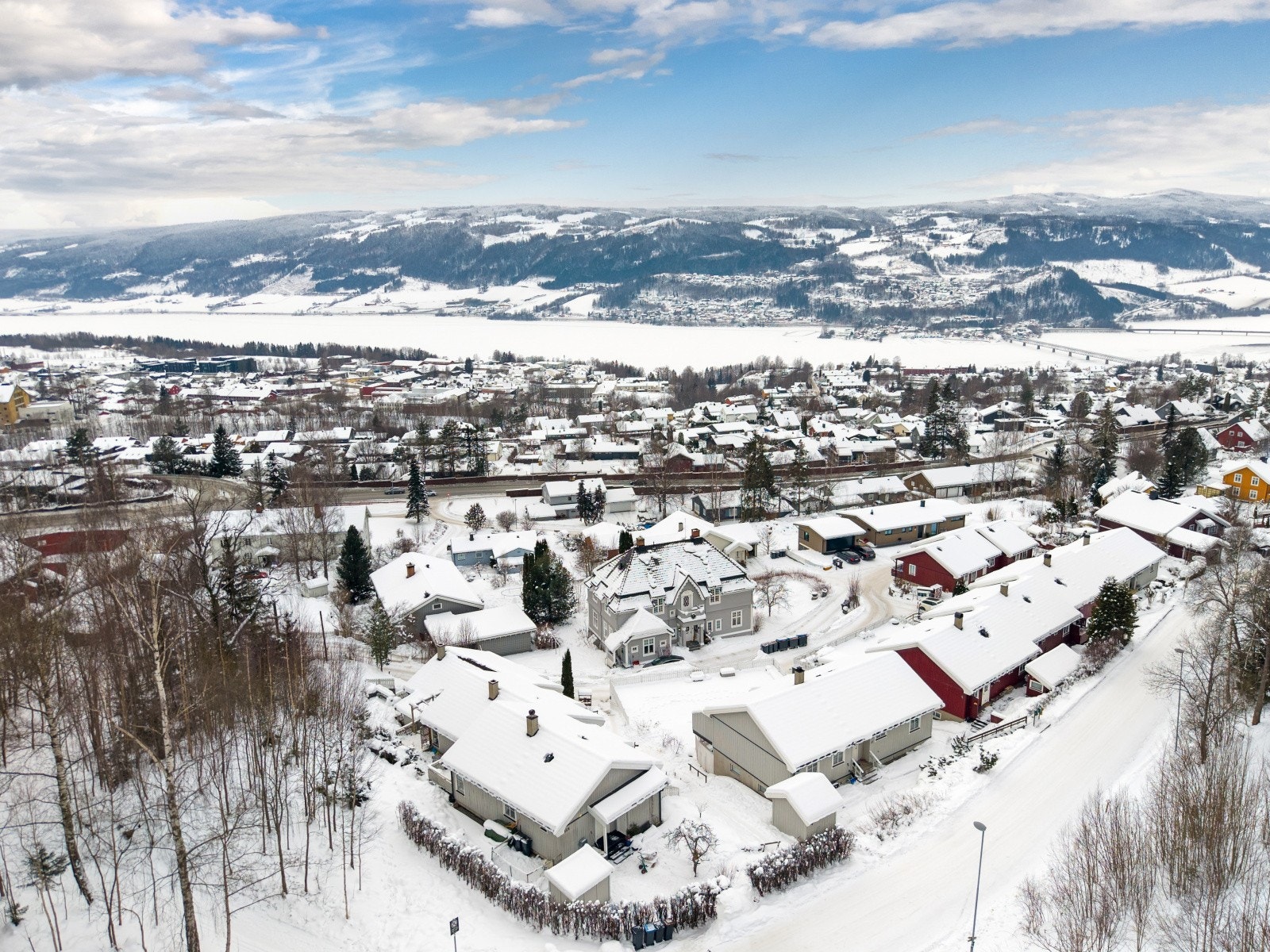 Området byr på nærhet til skog og mark, ideelt for tur og rekreasjon. Galleribilde