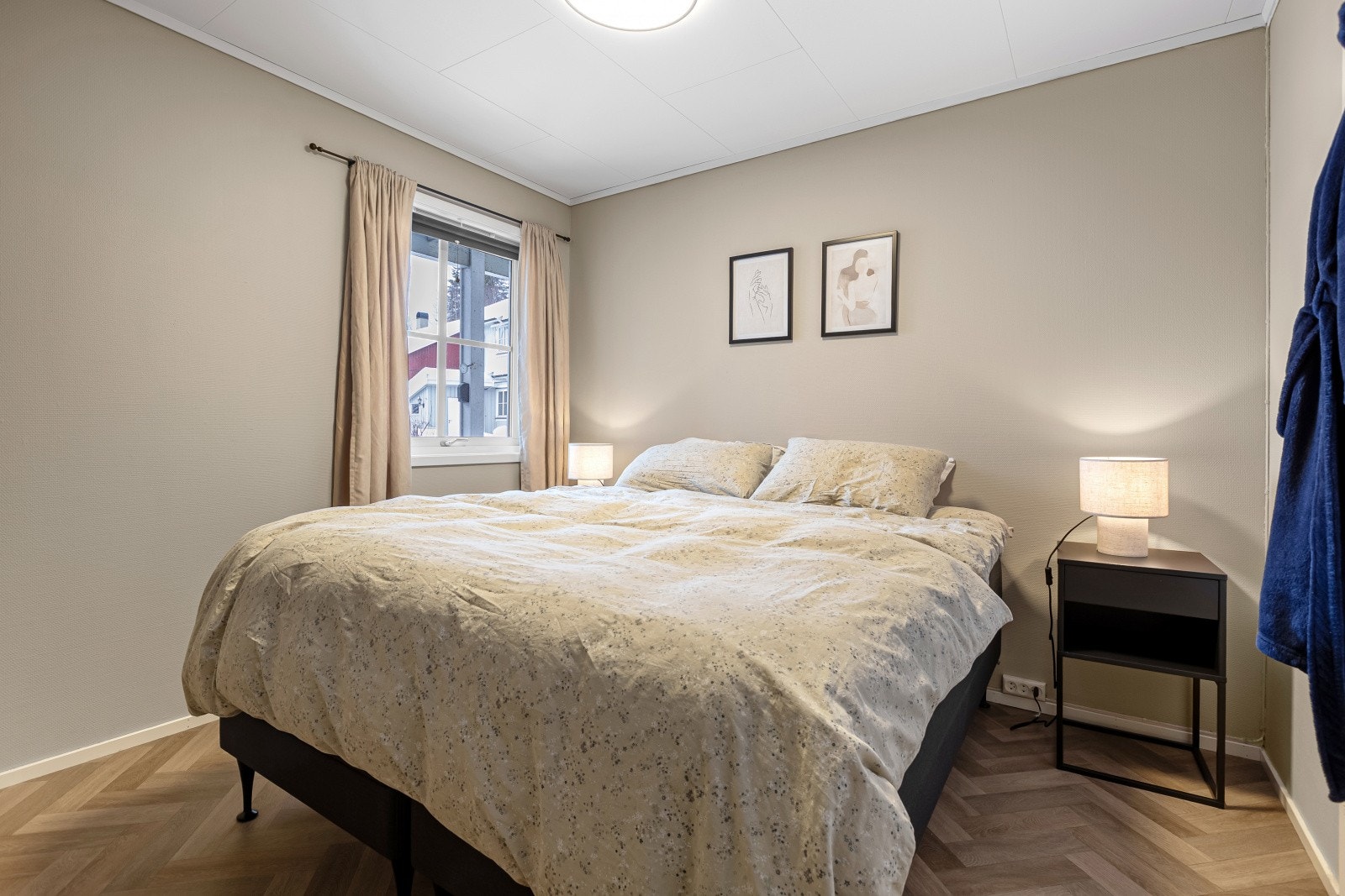 Vinduet på hovedsoverommet er fra 2016 og har 2-lags glass. Galleribilde