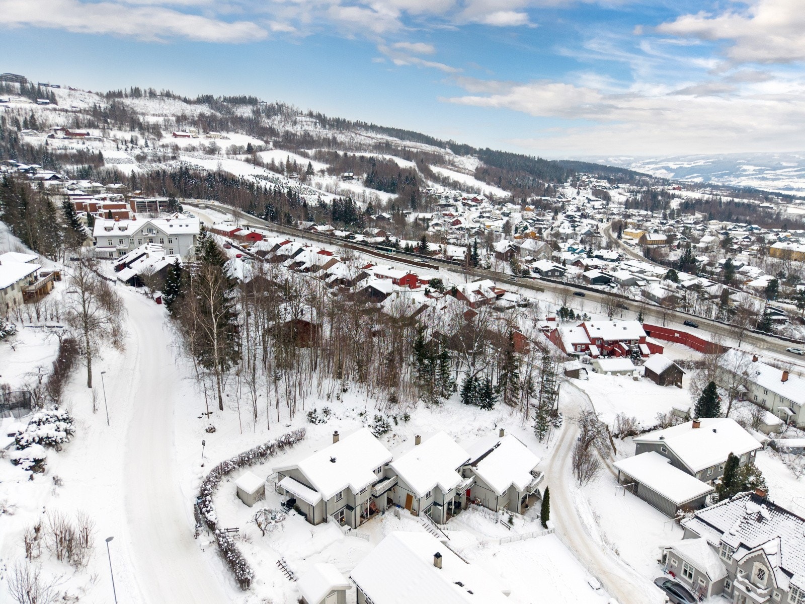 Med nærhet til både skoler og barnehager er dette et praktisk område for familier. Galleribilde