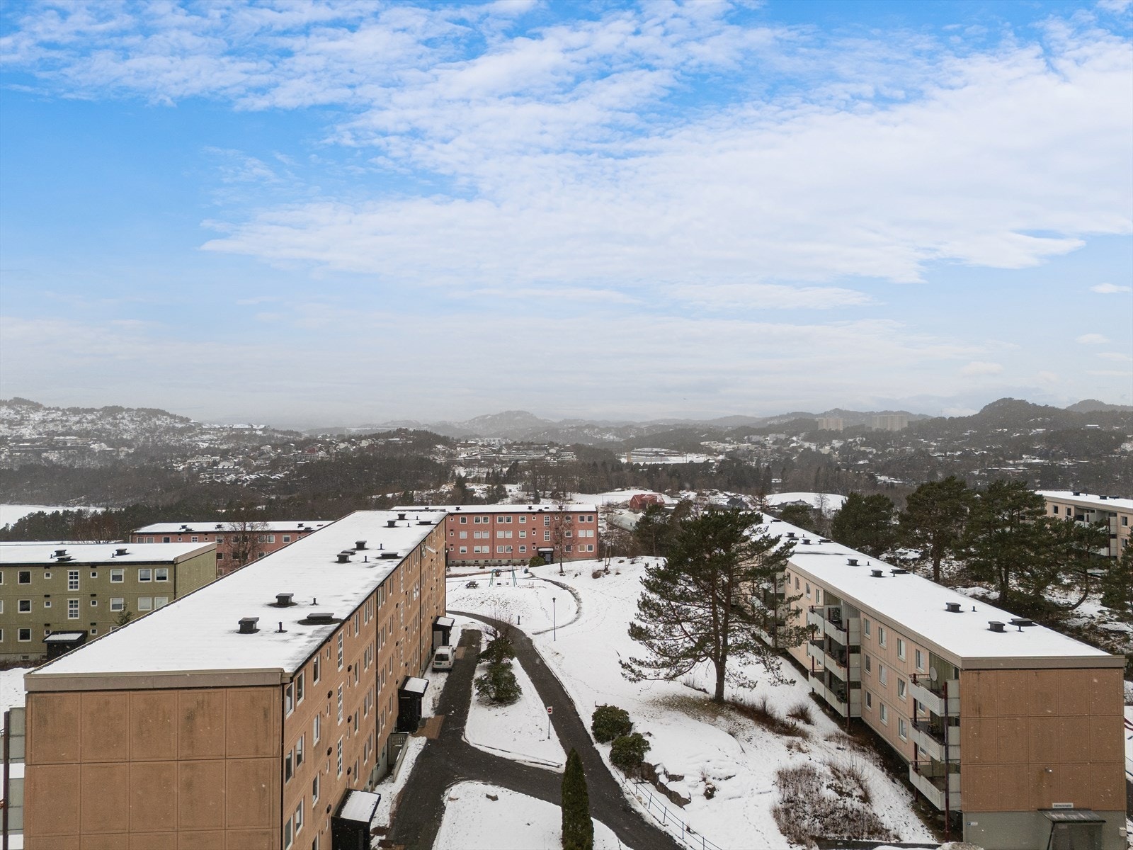 Ture Nermans Vei 43 har en svært populær beliggenhet i Smiberget Borettslag! Galleribilde