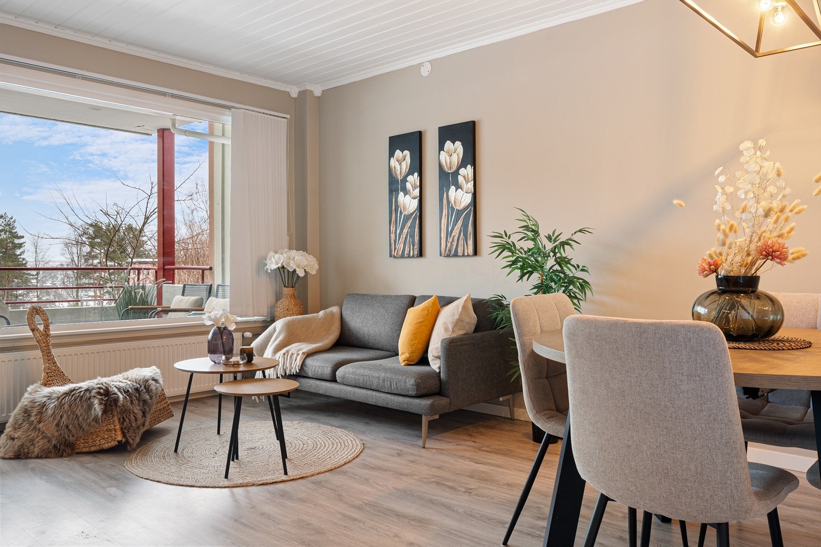 Leiligheten har nymalte vegger, laminat fra 2020 i stue og soverom samt flere gode kvaliteter! Galleribilde