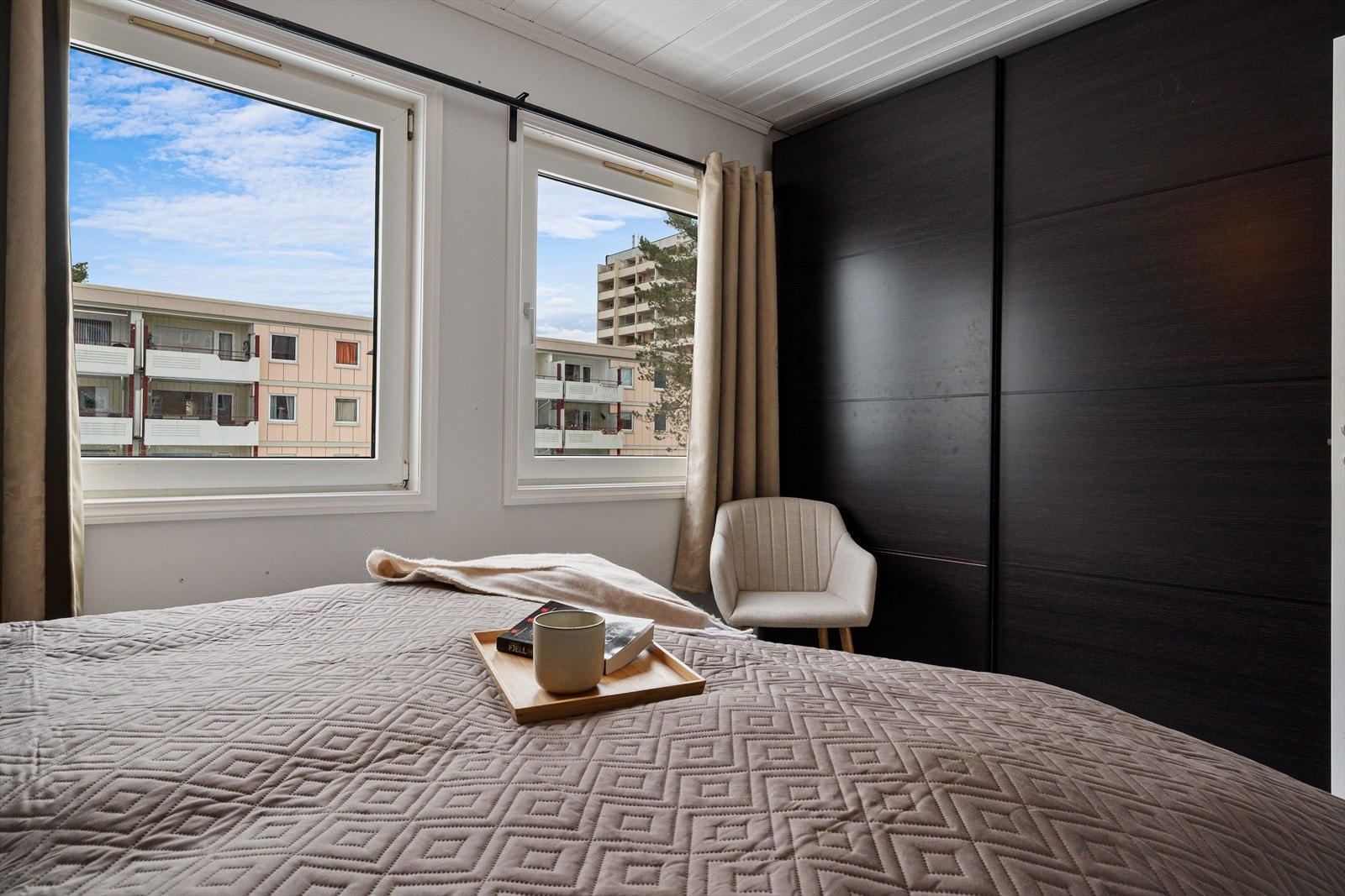 Praktisk skyvedørs garderobe! Galleribilde