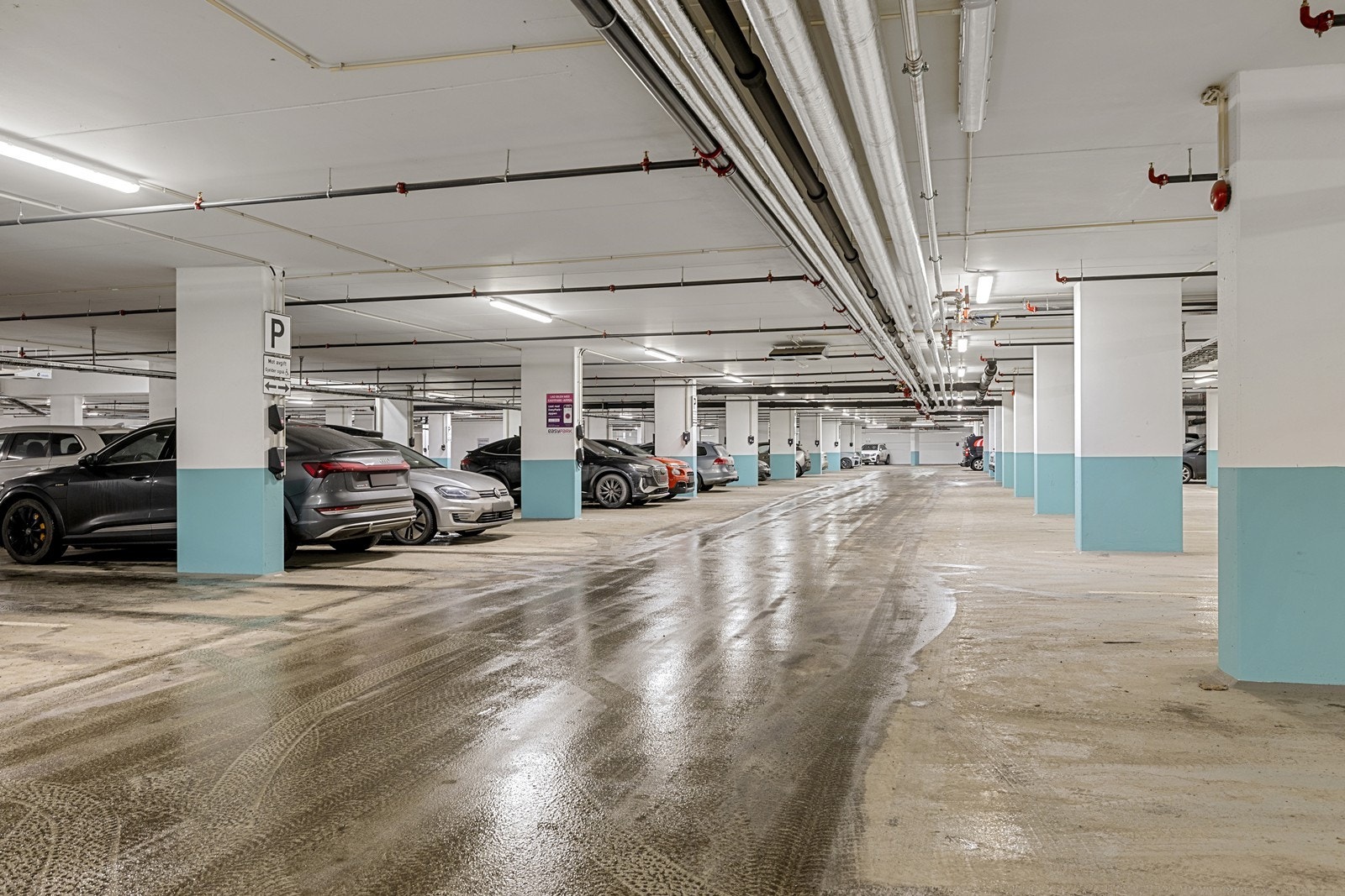 Garasjeplasser er organisert i et eget sameie og kan kjøpes separat. Galleribilde