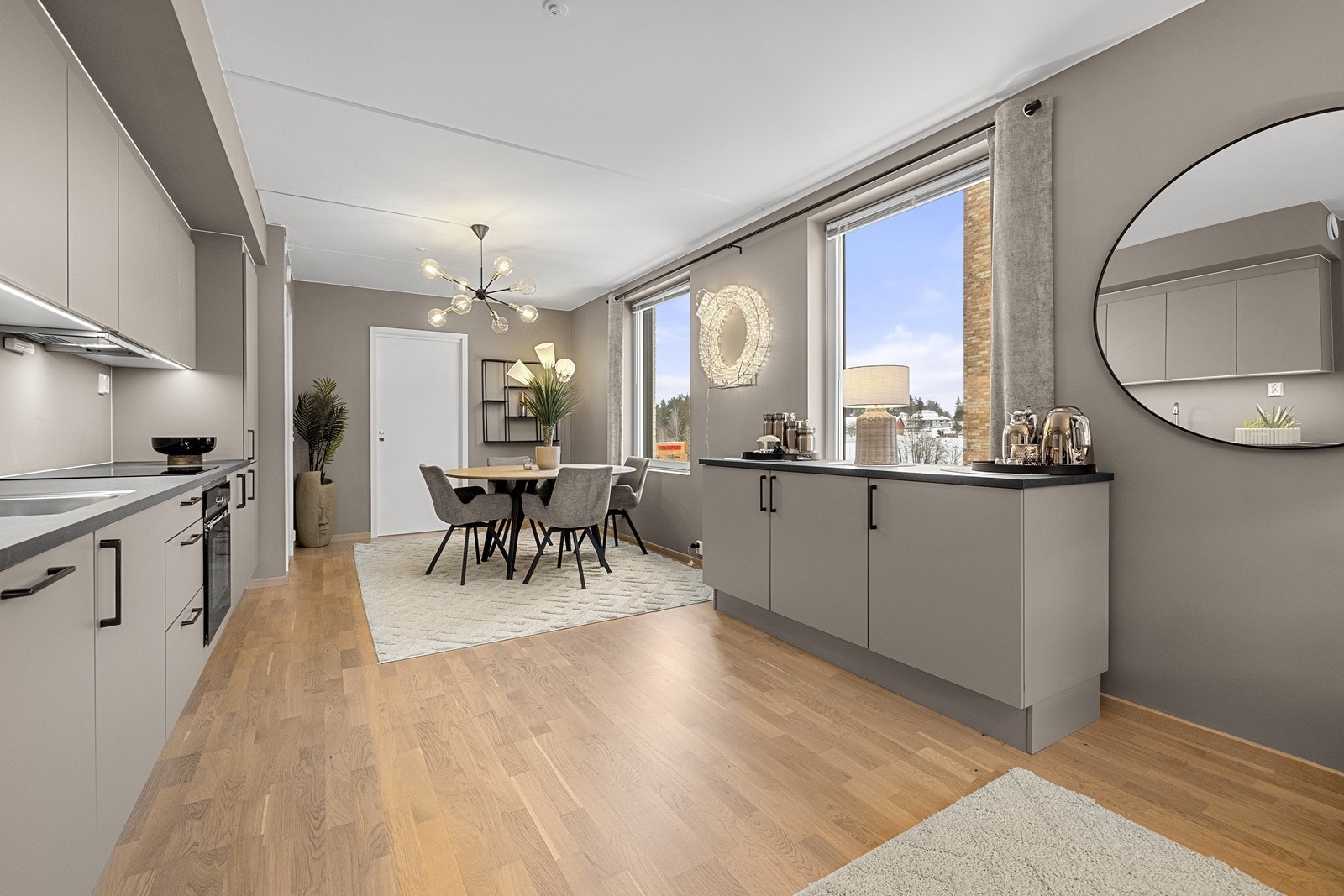 Godt med skap- og benkeplass på en slitesterk laminatbenkeplate. Galleribilde