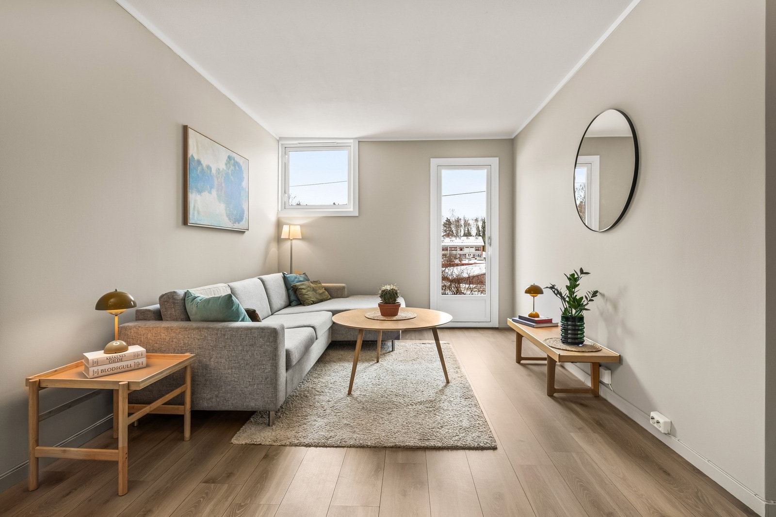 Overflatene i stuen ble malt i 2025 Galleribilde