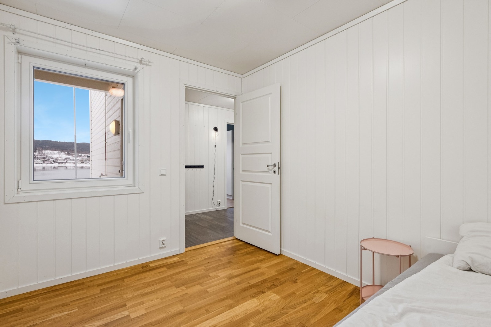 Bod innredet som soverom. Ikke byggesøkt. Galleribilde