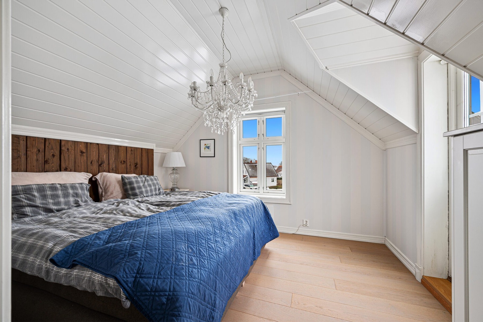 Det er 3 gode soverom i 2. etasje Galleribilde