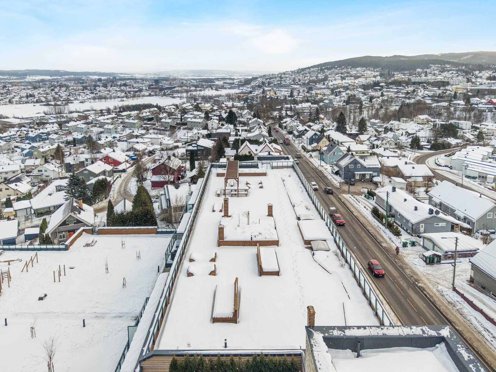 Sameiet disponerer en romslig takterrasse med gode solforhold og hyggelige sitteområder. Et flott supplement til boligens private uteplasser og et naturlig samlingspunkt for beboerne. Galleribilde