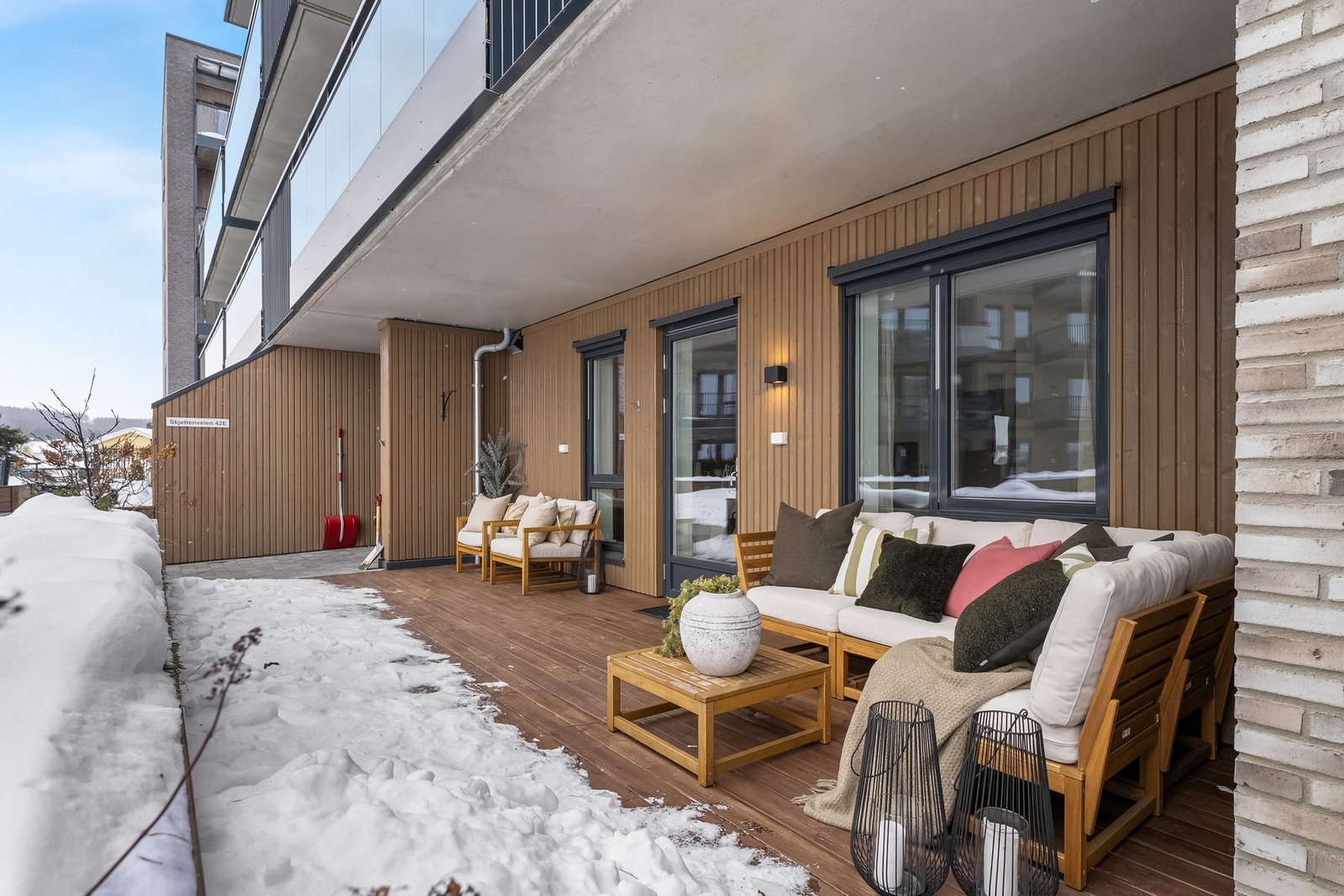 Leiligheten ligger i midtblokken med god avstand til veien og med fritt utsyn mot Lillestrøm og atriumet. Galleribilde