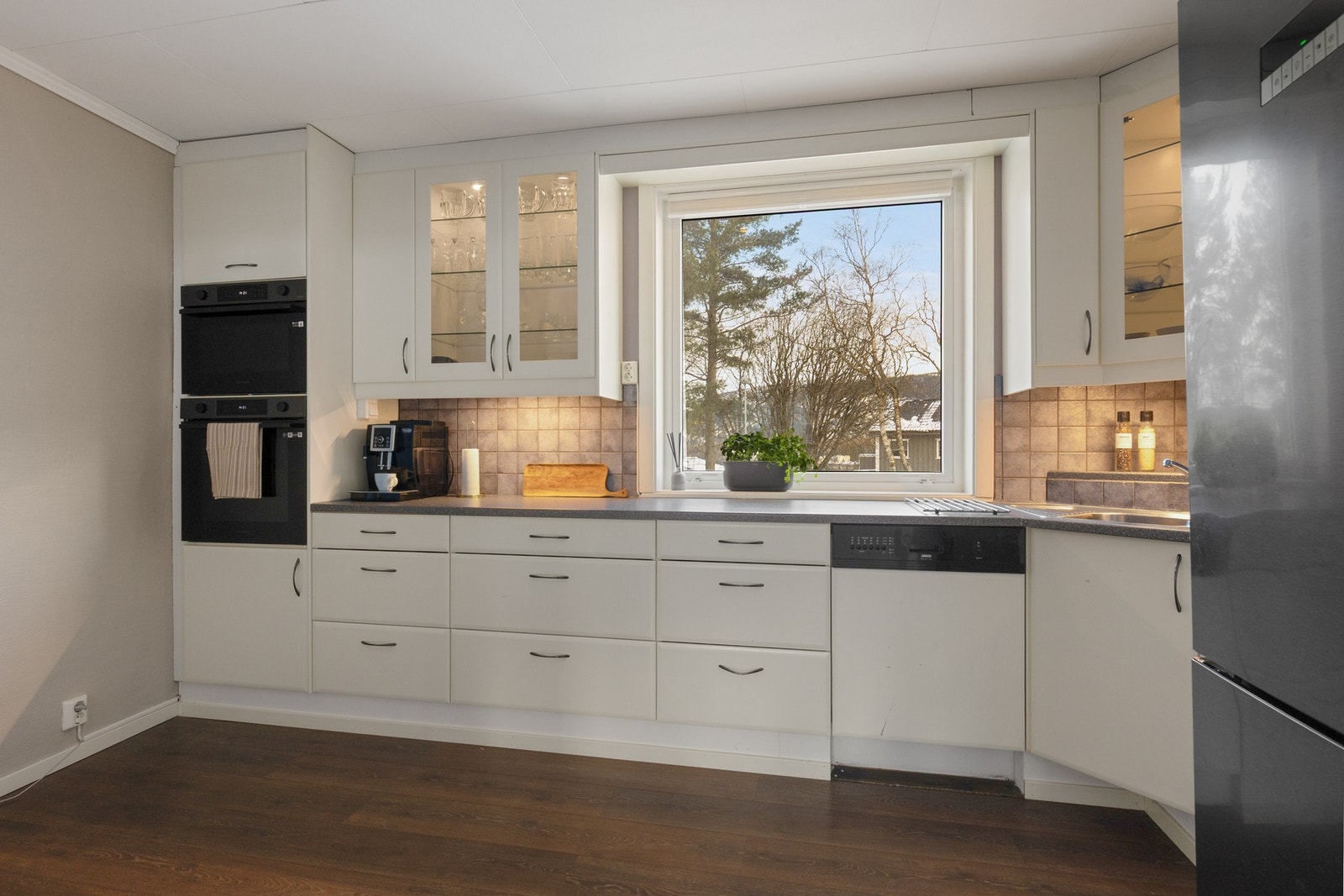 Kjøkkenet er av god størrelse Galleribilde