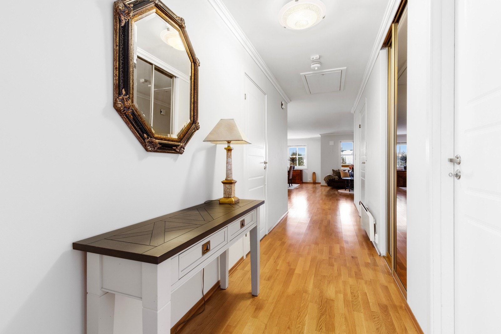 Gangen fører deg videre til de øvrige rommene Galleribilde