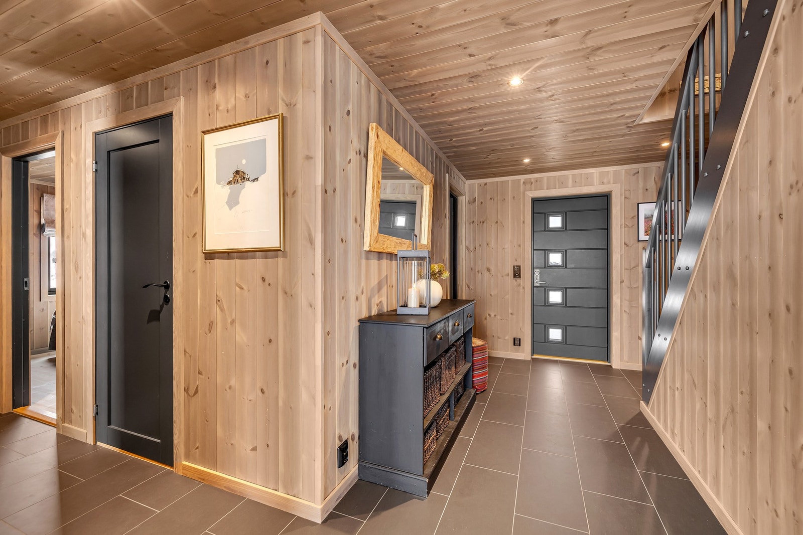 Her får du en komfortabel og velutstyrt hytte med god kapasitet og attraktive detaljer. Galleribilde