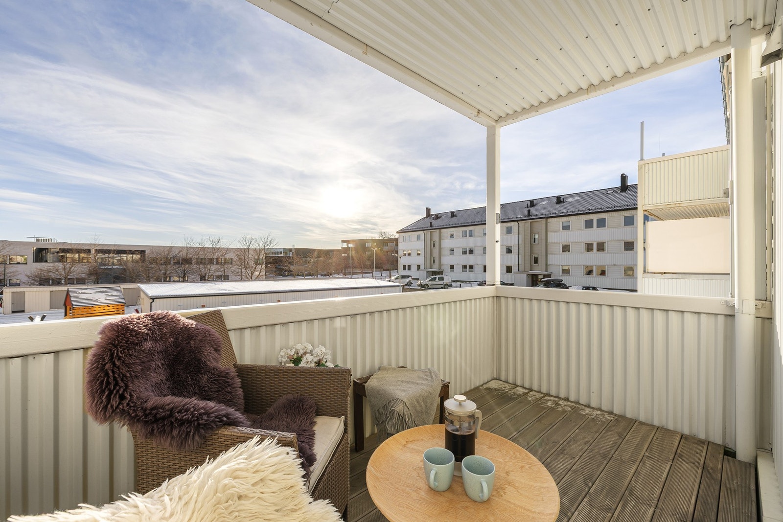 Svært gode solforhold. Det er mulighet å trekke for vindskjerm på begge sider. Galleribilde