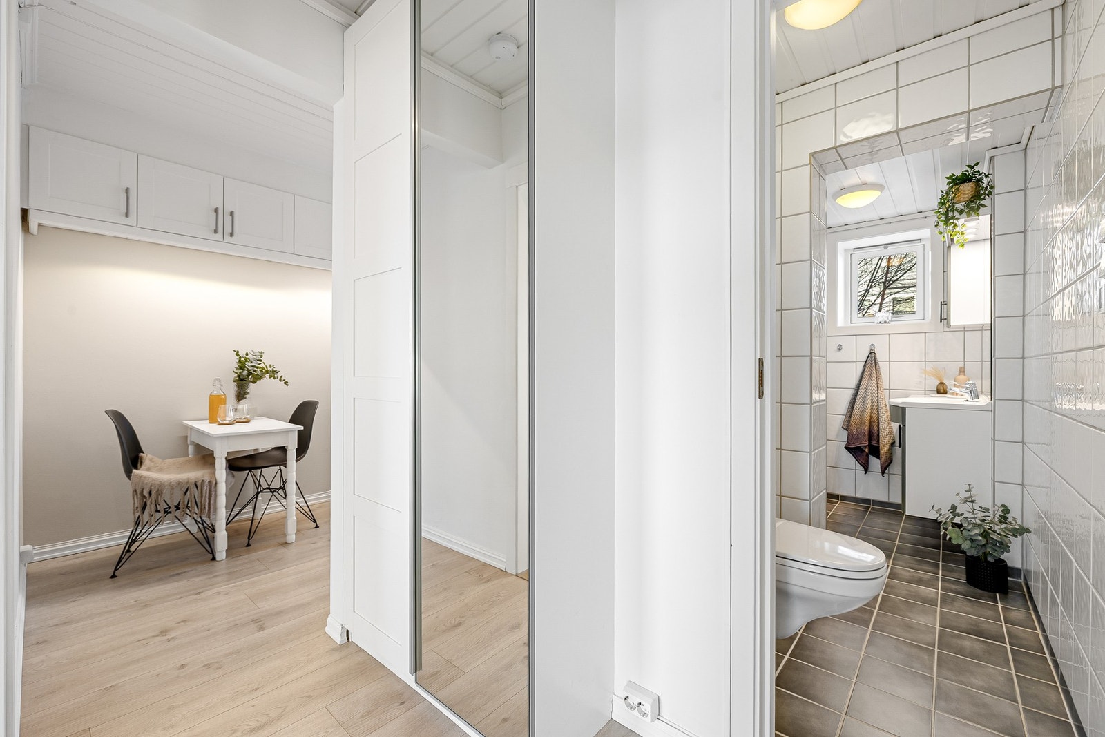 Leiligheten disponerer også to boder i kjeller, samt en på loft. Galleribilde