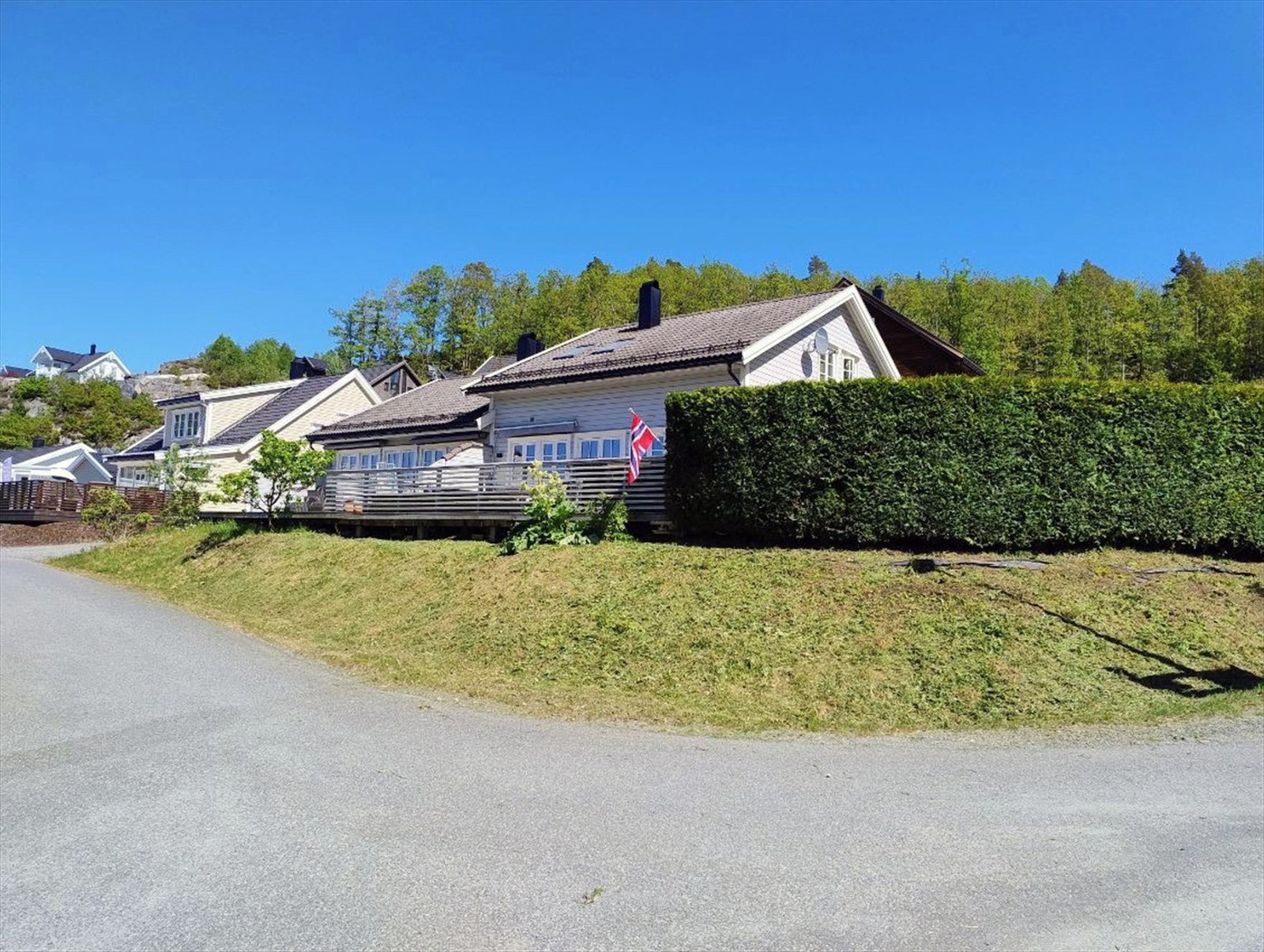 Fasade fra vei Galleribilde