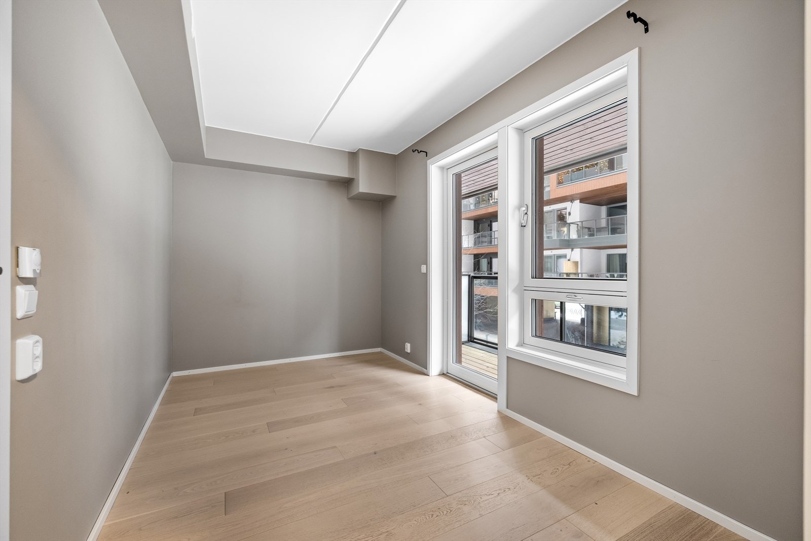 Soverom 2 vender mot indre gårdsrom og egner seg godt som hovedsoverom, barnerom eller det man har behov for Galleribilde