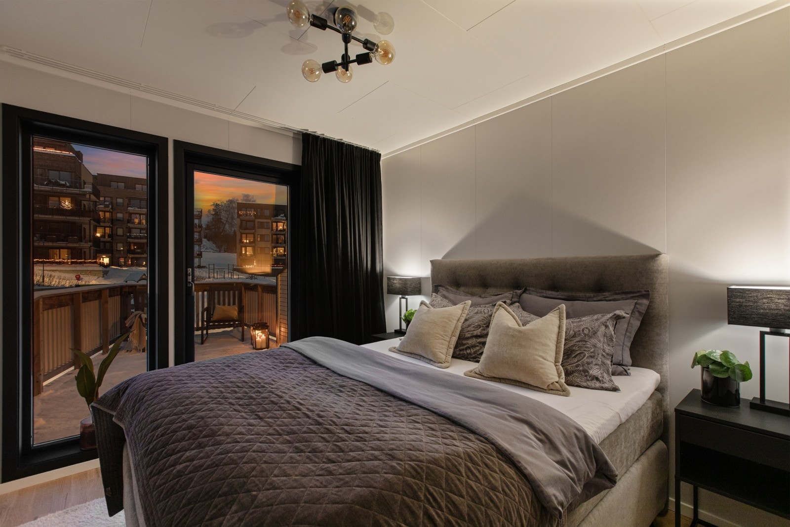 Herfra er det utgang til en balkong. Galleribilde