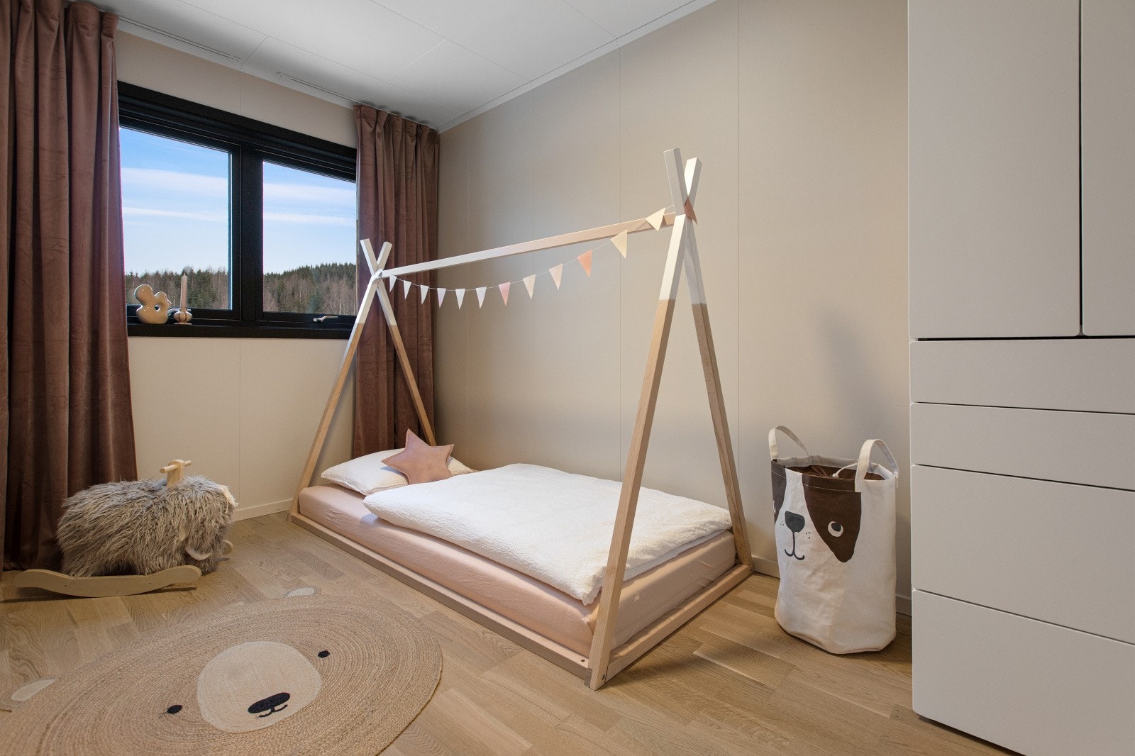 Ypperlig som barnerom, gjesterom eller hjemmekontor. Galleribilde