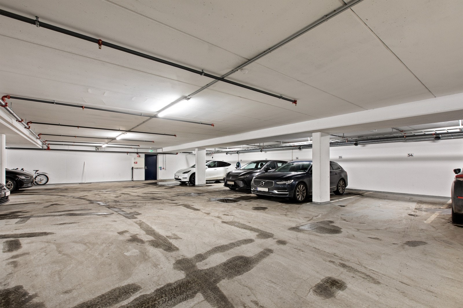 Det medfølger 2 stk. parkeringsplasser i felles garasjeanlegg. Galleribilde