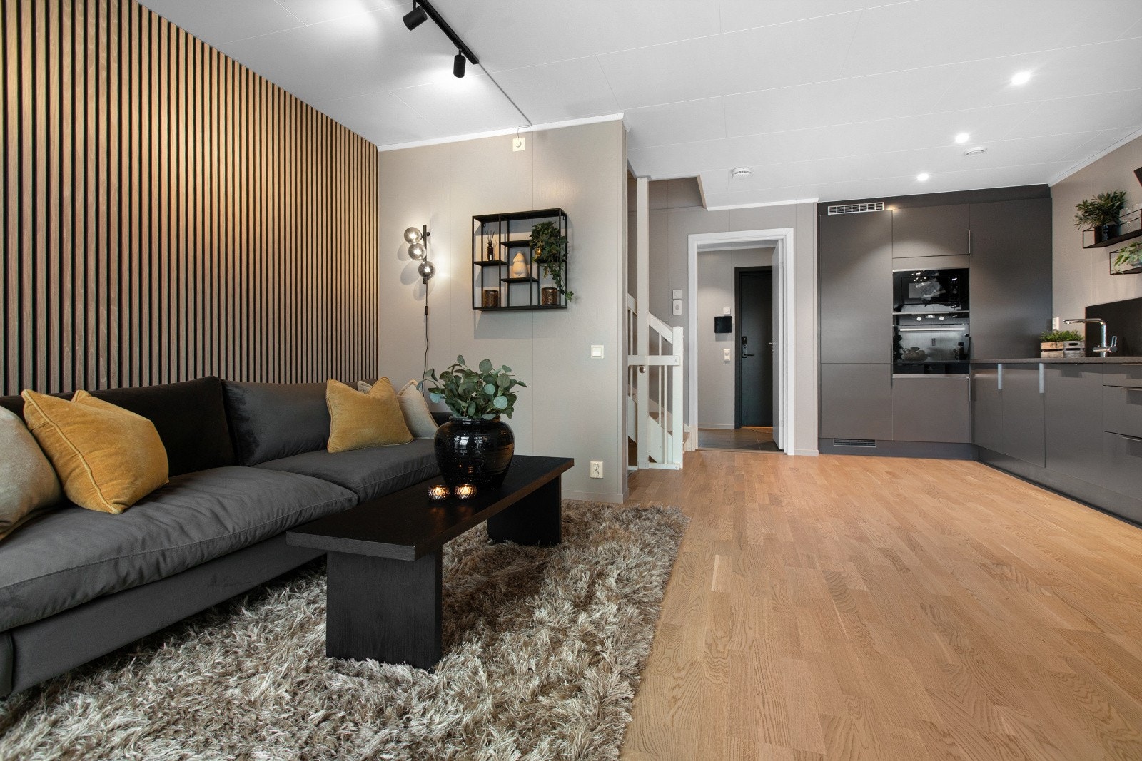 I hovedetasjen finner du boligens sosiale samlingspunkt. Galleribilde