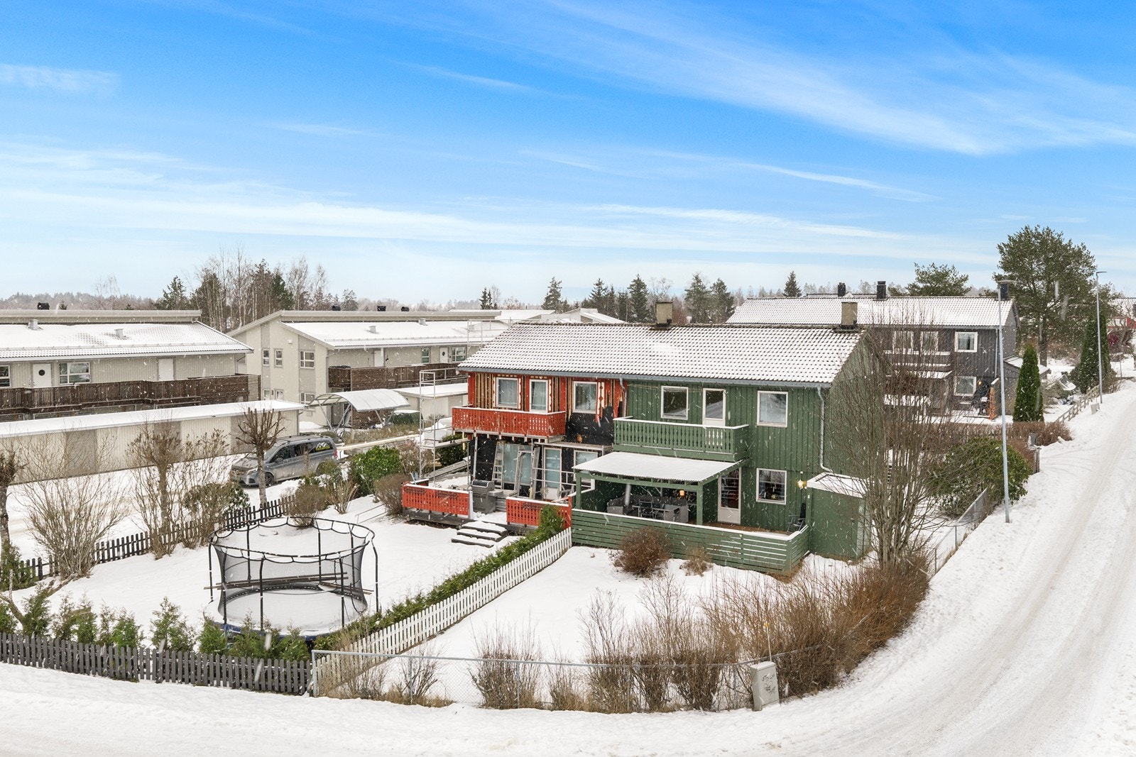 Boligen ligger i et meget barnevennlig område med trygg og lite trafikkert skolevei. Galleribilde