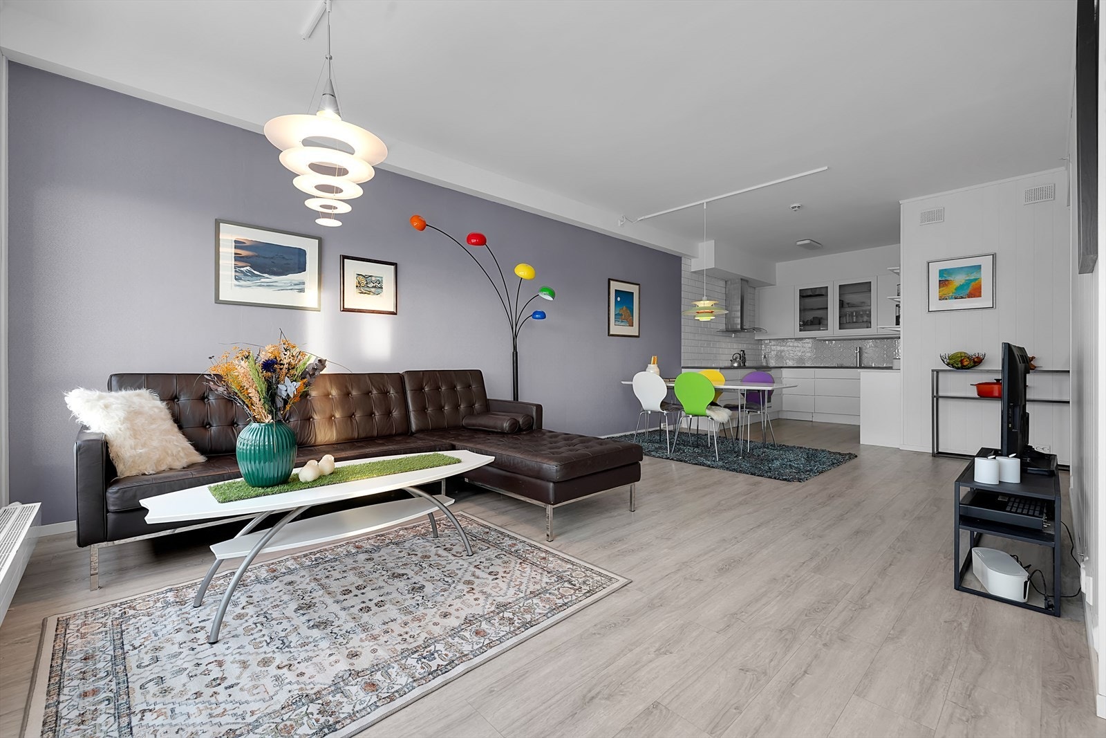 Åpen stue/ kjøkkenløsning. Galleribilde