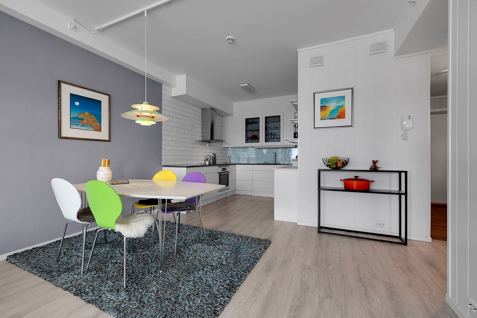 Spiseplassen har sin naturlige tilknytning til kjøkken. Galleribilde