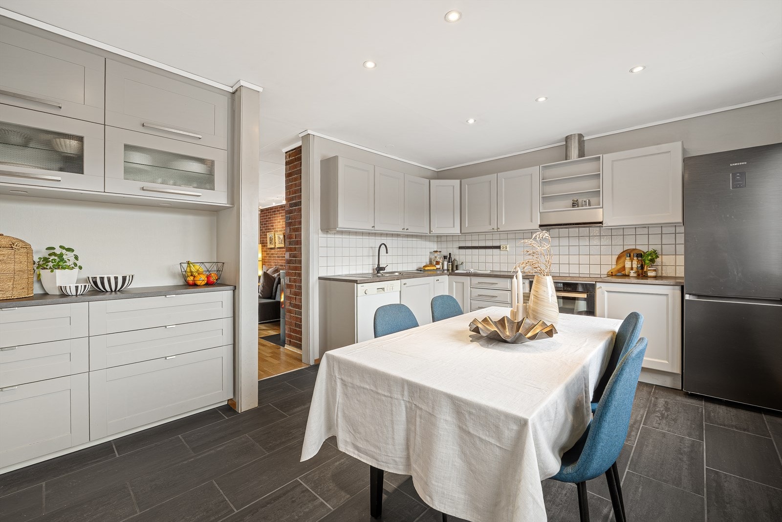 Flott og stort kjøkken/allrom. Her har "hobby" kokken god boltreplass Galleribilde