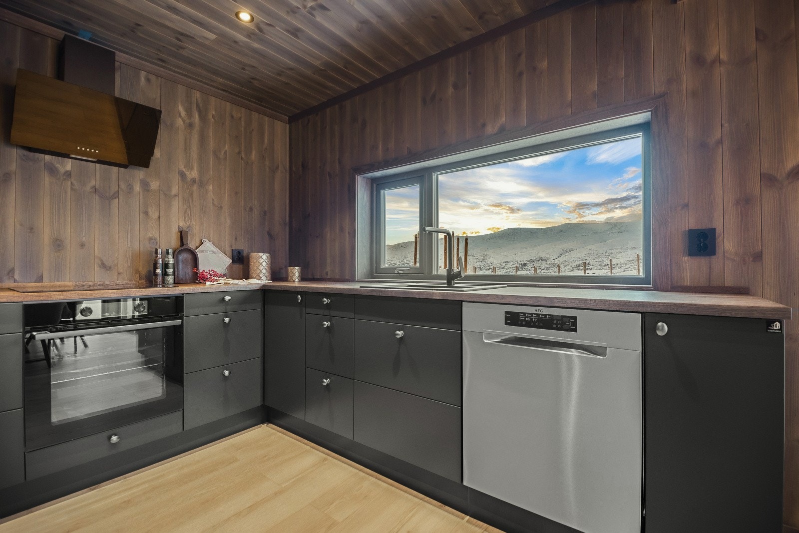 Godt med skap- og benkplass Galleribilde