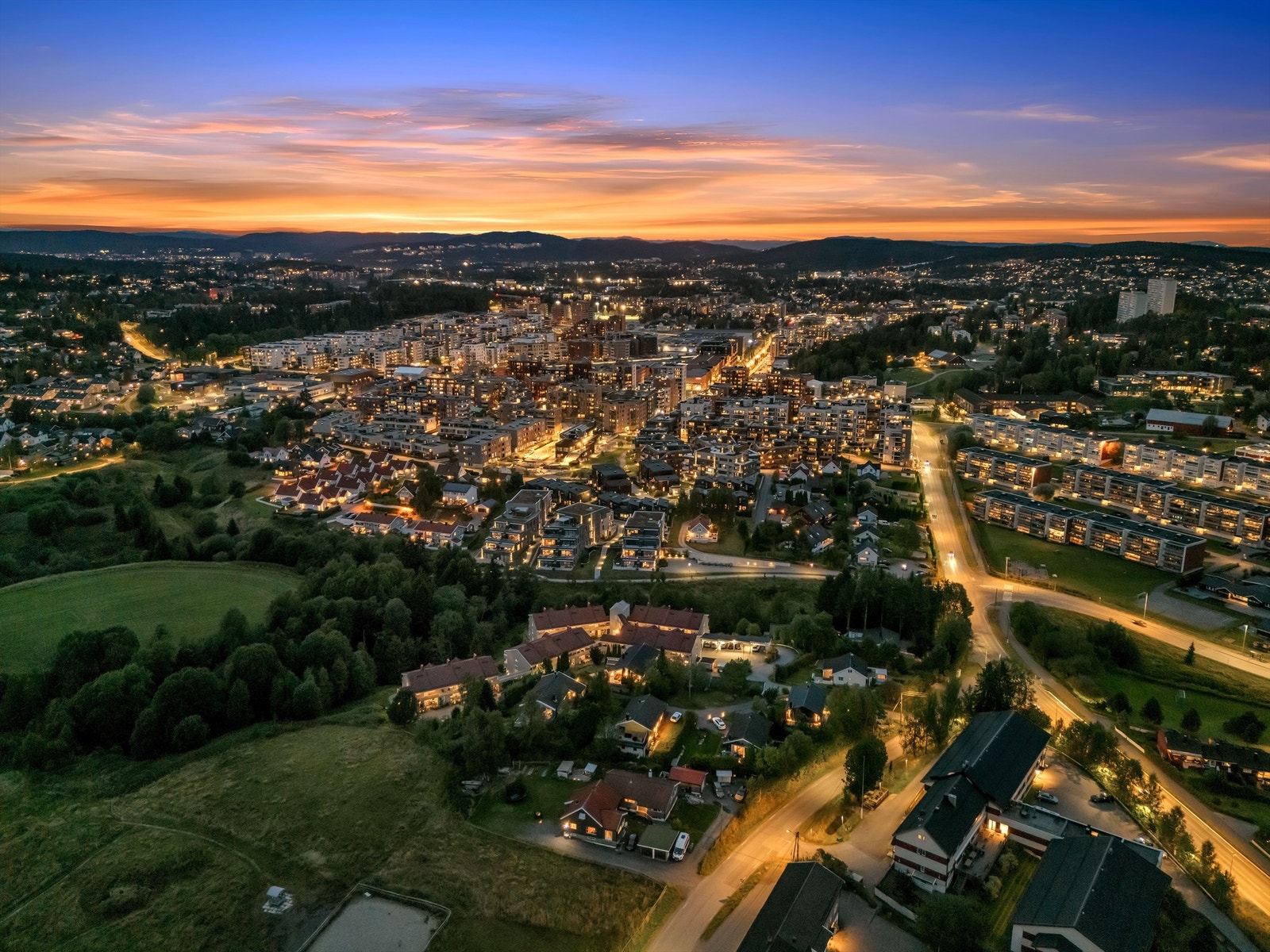 Lørenskog by night Galleribilde