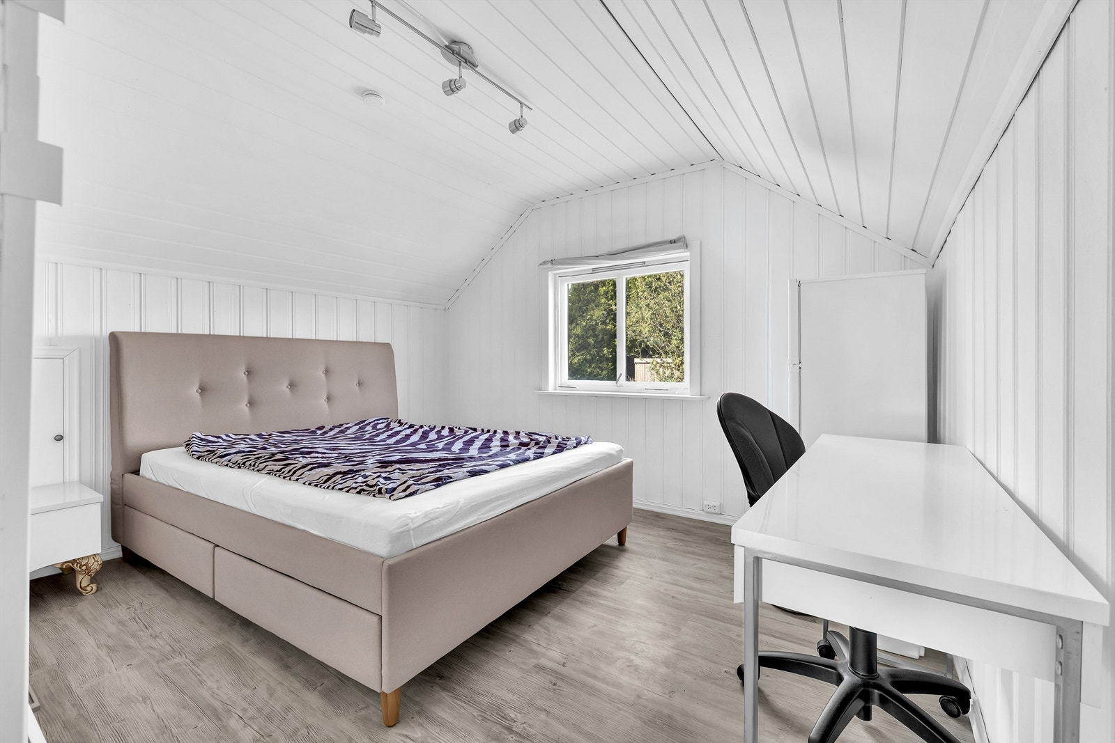 Innredet loftsetasje - det finnes ingen dokumentasjon på lovlighet av innredning Galleribilde