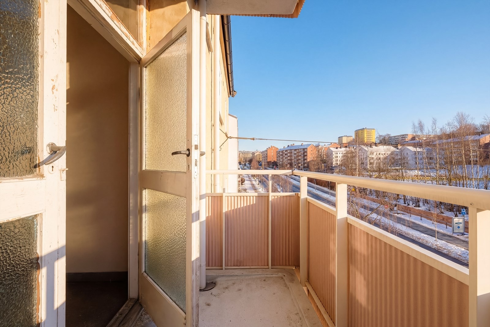 Leiligheten disponerer felles balkong hvor man kan nyte morgensolen Galleribilde