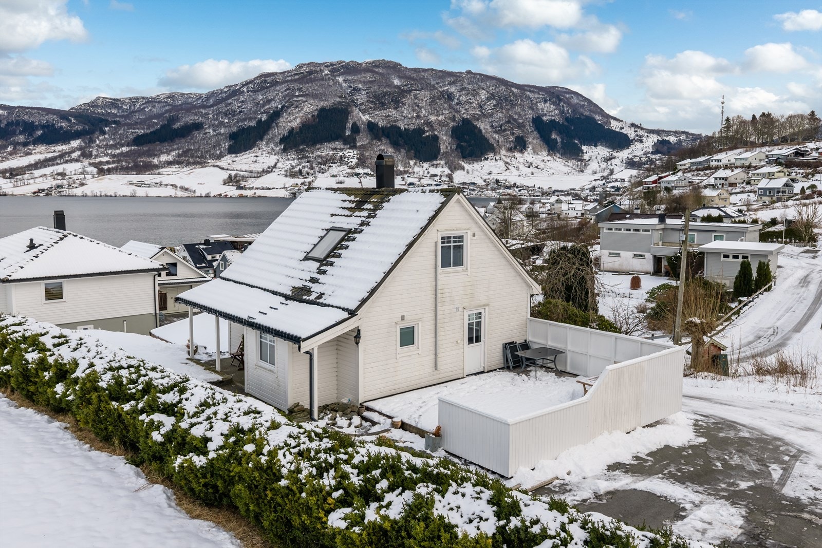 Velkommen til Nerheimsvegen 35, presentert av eiendomsmegler Christoffer Haugeberg Våge. Foto: Vestbris Galleribilde