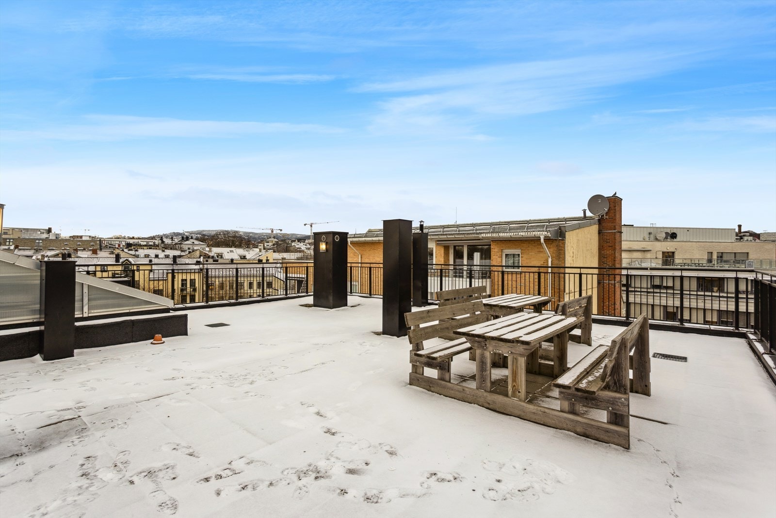 Takterrasse til felles benyttelse, som ligger praktisk til rett over leiligheten. Galleribilde