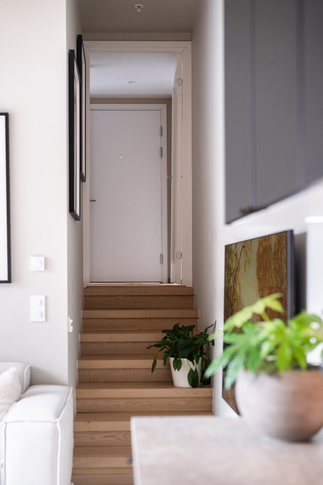 Trapp opp til bad, soverom og entré. Galleribilde