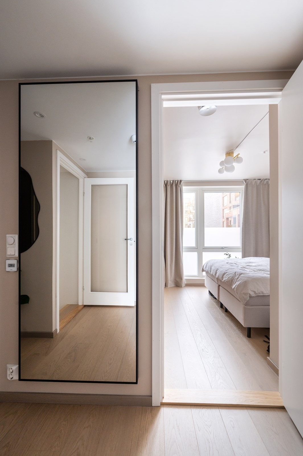 Leiligheten har vannbåren varme i alle gulv, samt balansert ventilasjon for godt inneklima. Galleribilde